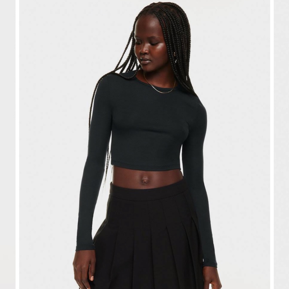 Aritzia ribbed long sleeve black crop top